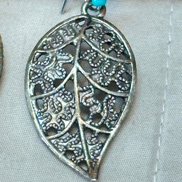 2/$15 Silver tone dangle earrings w/beads Leaves have filigree design - Picture 13 of 15
